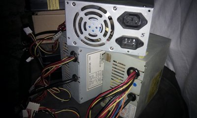 Quelques blocs d'alimentation en doublons à la WDA.