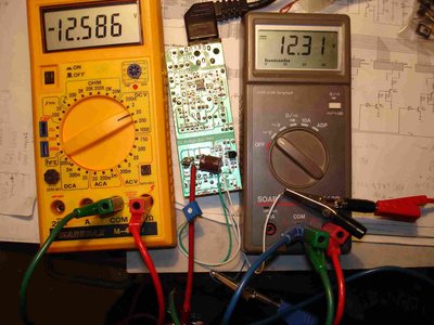 En zoomant, on voit bien les traces de cutter sur le cuivre qui m'ont permis de séparer les 2 enroulements.