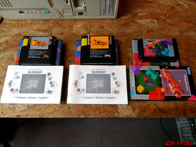 Trois versions différentes de "BLOCKOUT" MegaDrive (Cartouches et manuels apparent).