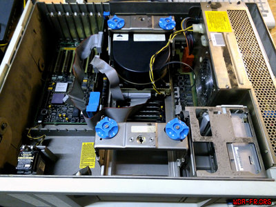 Vue complète de l'intérieur d'un IBM Personal System/2 Model. 60 Type 8560-041.
