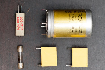 Pièces retirées de l'alimentation.