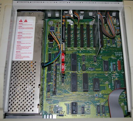 Carte mère Apple II de 1986. (2157*1968 px)