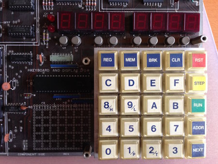 Le clavier &amp; afficheur hexadécimal.