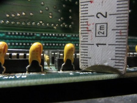 il mesure environ 1 cm de hautuer