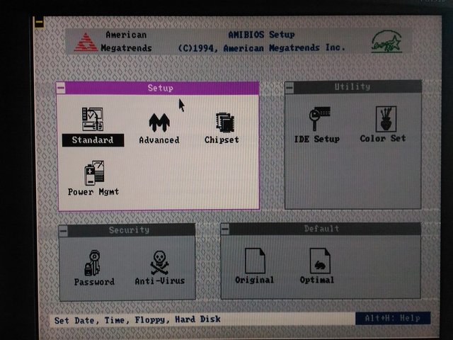 Réglage du BIOS (avec le clavier ET la souris, s'il vous plait!) 1/2.