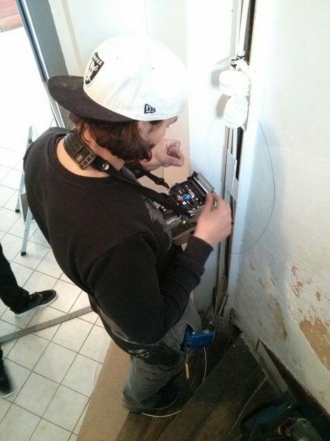 Lovage des fibres optiques pour le raccordement de mon domicile par le technicien de chez Solutions30.