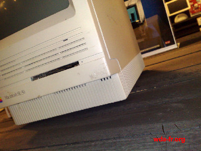 De multiples rayures et traces d'autocollants encore fraîches.