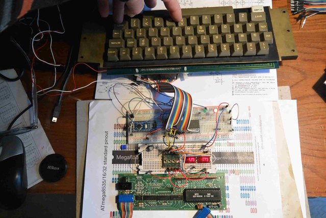 Chapeau code ASCII 5E