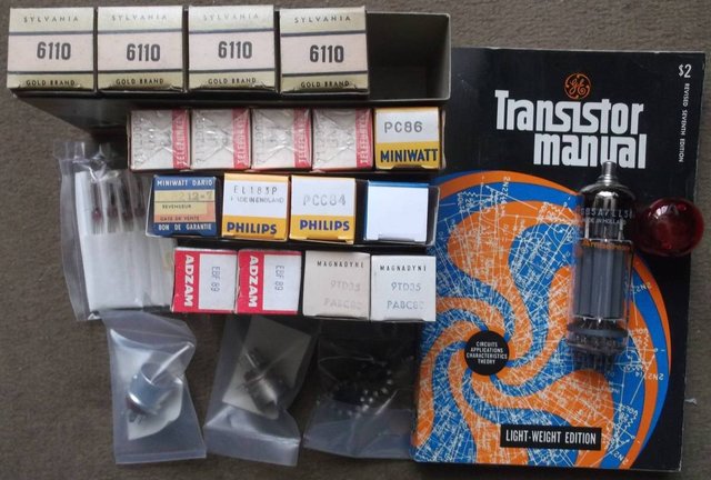 tubes électroniques et un nixie