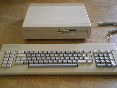 Le Commodore PC-1... Celui là, c'est ma pièce fétiche et notre 1er ordinateur familial