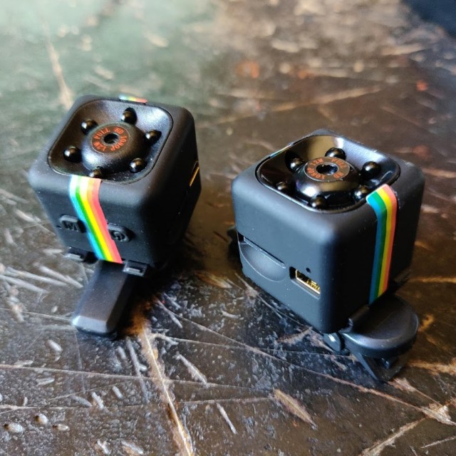 Les deux caméras SQ11 en ma possession pour l'instant...