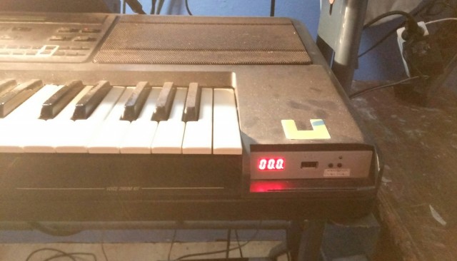 Un rien poussiéreux et les grilles HP un peu rouillées, mais toujours fonctionnel, mon WS2-II !