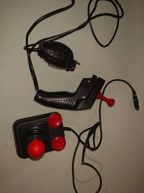 Joysticks pour Amstrad.JPG