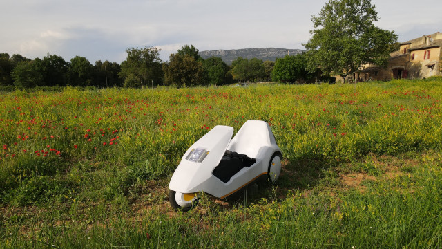 Voici un Sinclair C5 heureux d'être enfin libre !