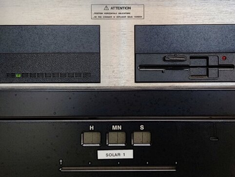 Frontal avec lecteurs du Bull Solar 16/40.