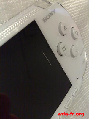 Griffure sur coque supérieure.