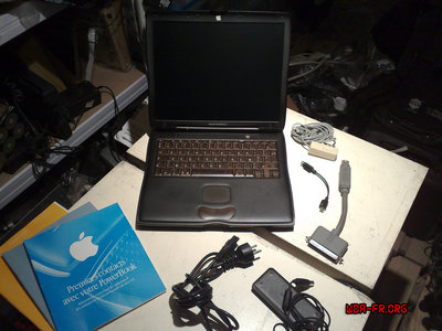 Un Apple PowerBook G3 &quot;Bronze&quot; complet.
